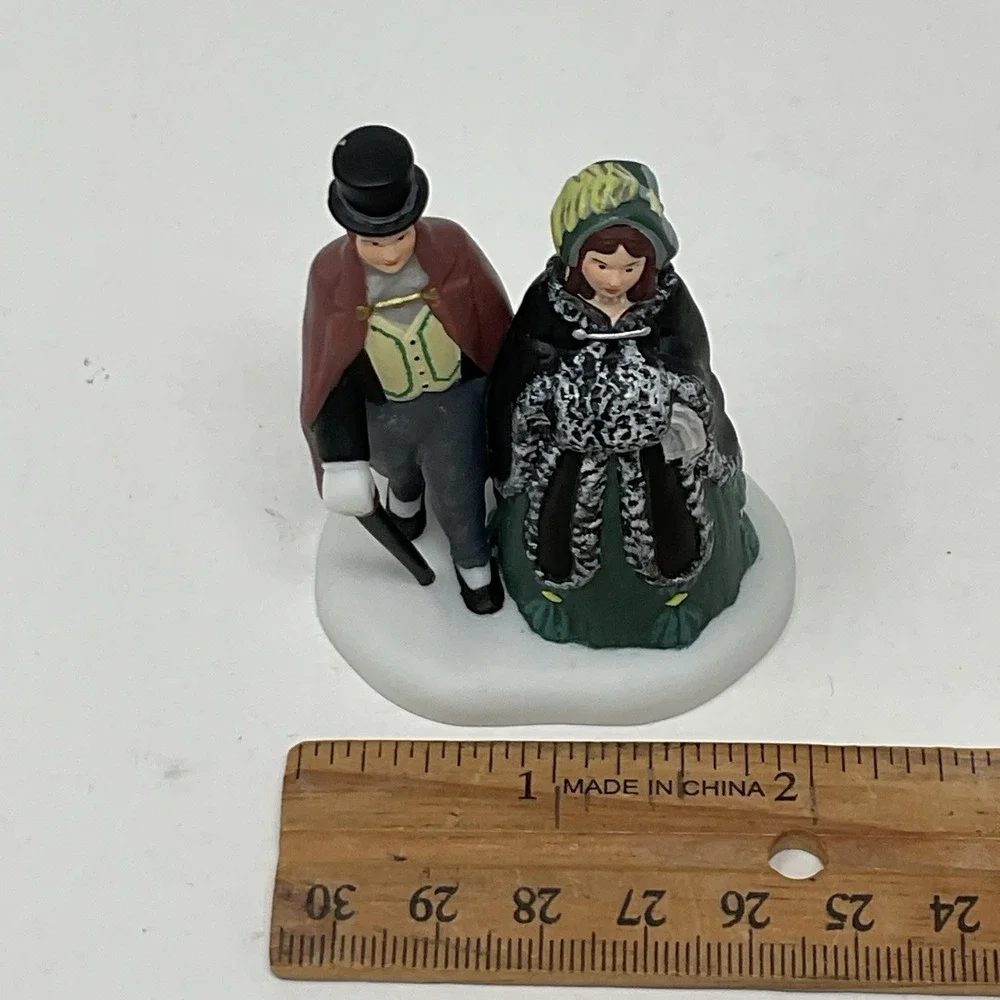 Dept 56 Dickens Village A Gentleman And Lady Christmas 56.58559
